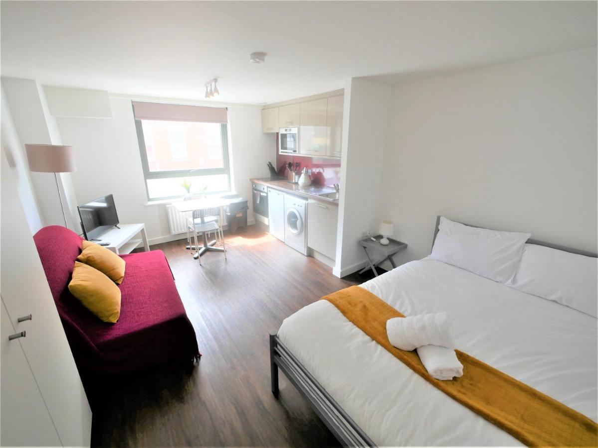 Hill House Holiday Apartments บอร์นมัธ ภายนอก รูปภาพ