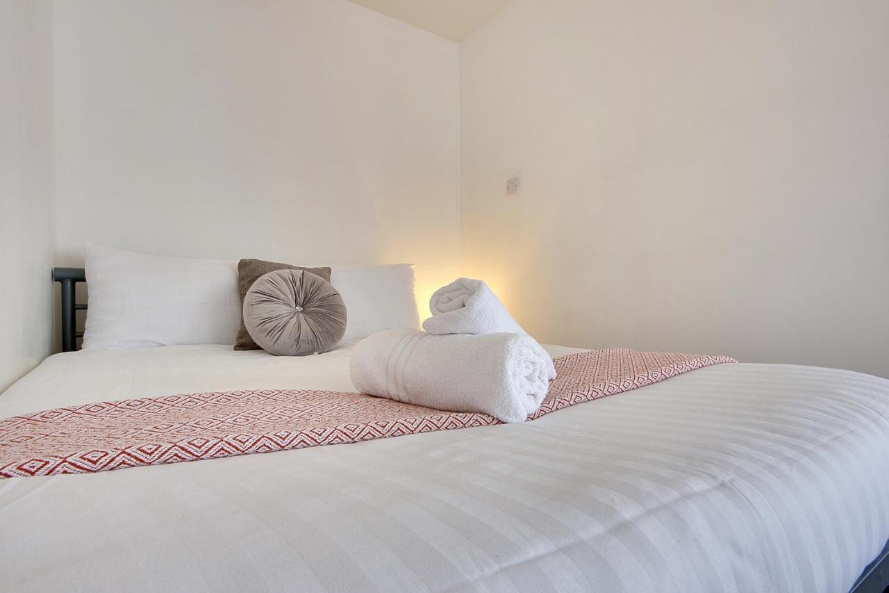 Hill House Holiday Apartments บอร์นมัธ ภายนอก รูปภาพ