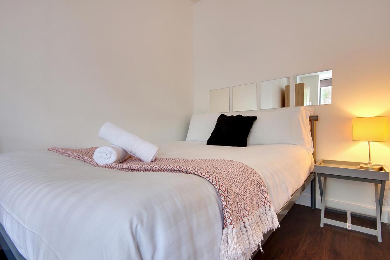Hill House Holiday Apartments บอร์นมัธ ภายนอก รูปภาพ