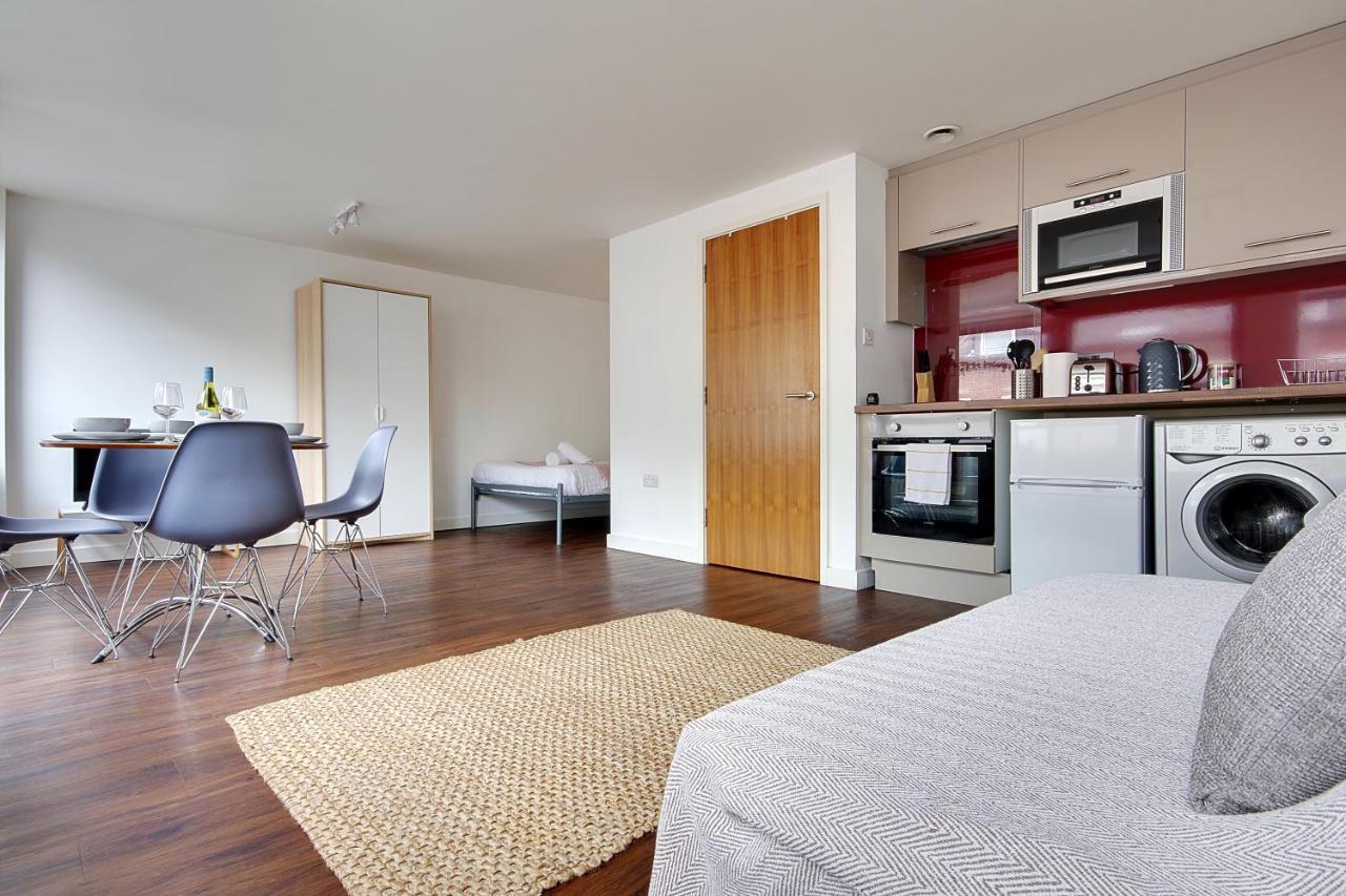 Hill House Holiday Apartments บอร์นมัธ ภายนอก รูปภาพ