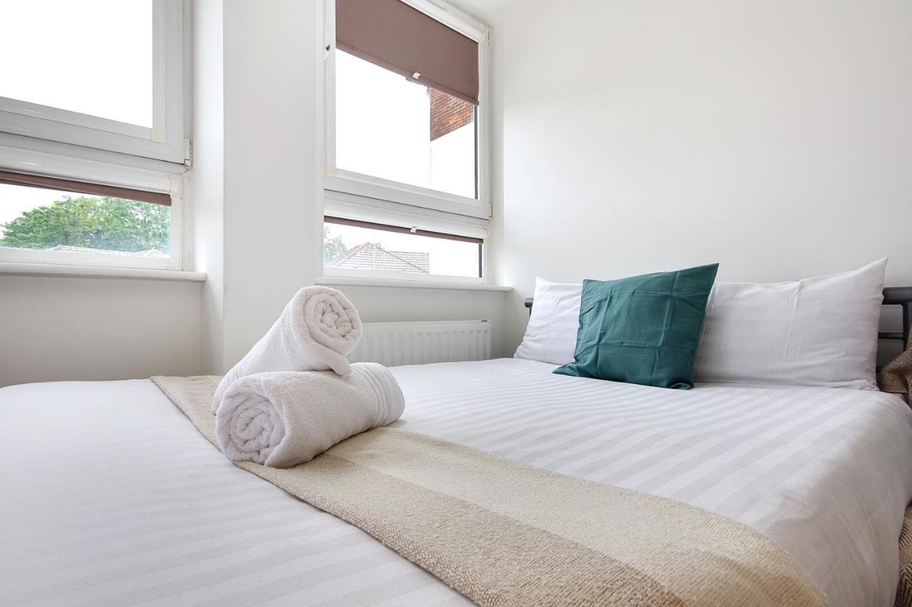 Hill House Holiday Apartments บอร์นมัธ ภายนอก รูปภาพ