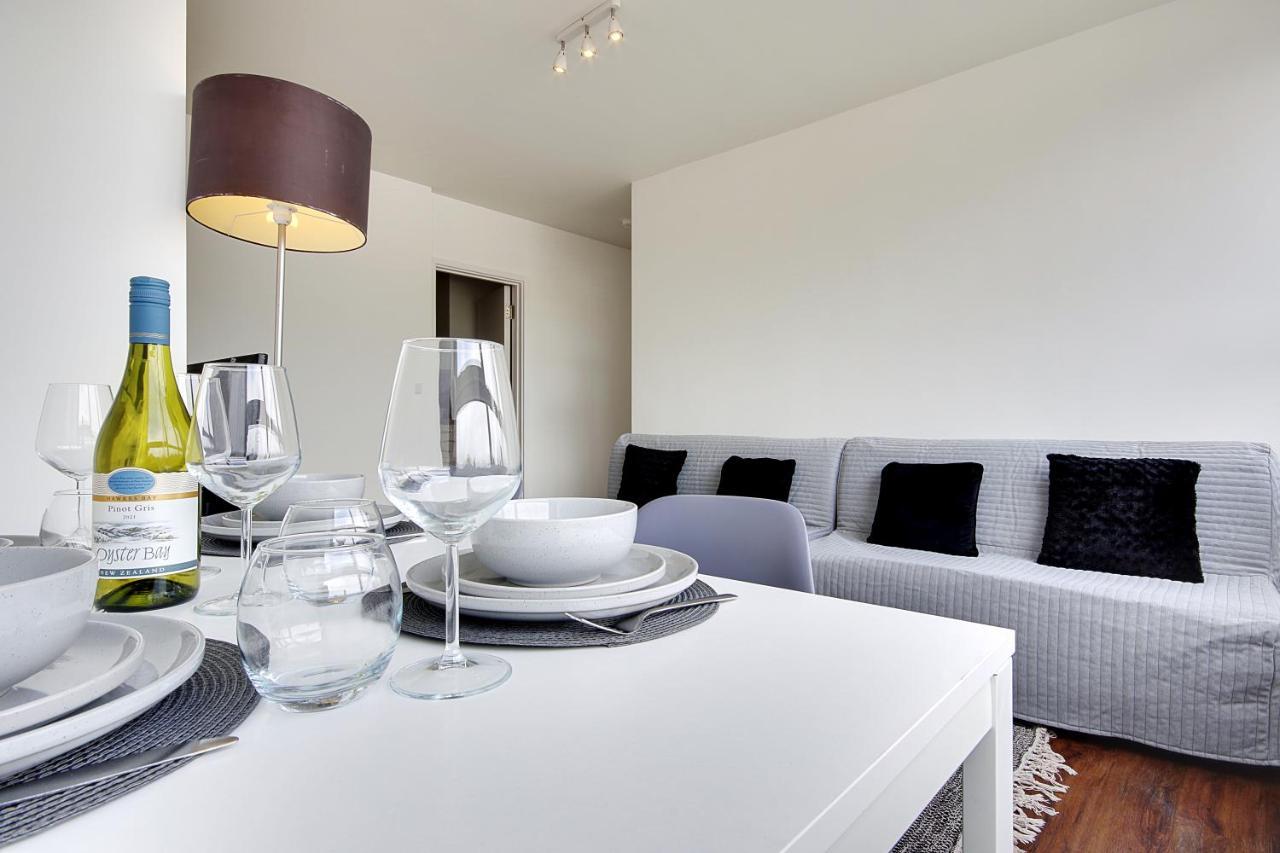 Hill House Holiday Apartments บอร์นมัธ ภายนอก รูปภาพ