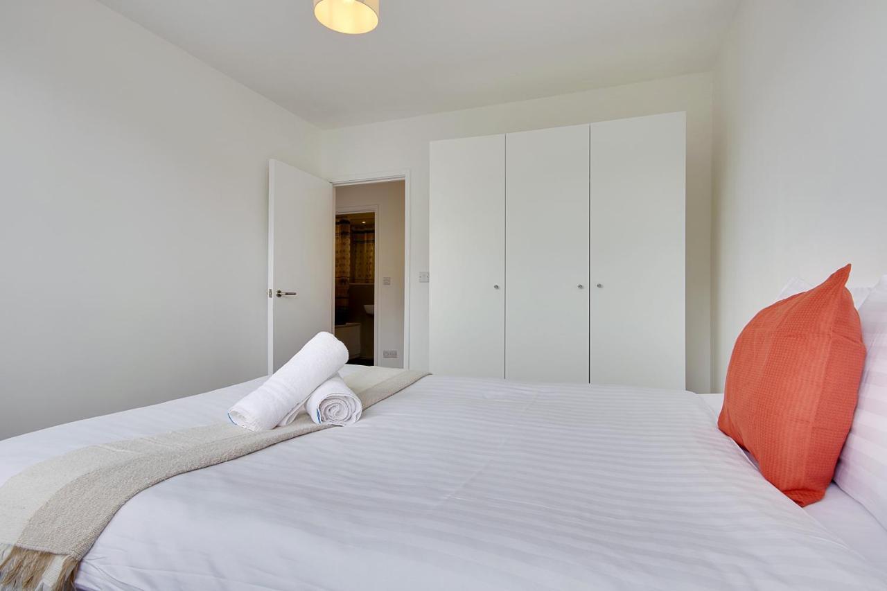 Hill House Holiday Apartments บอร์นมัธ ภายนอก รูปภาพ