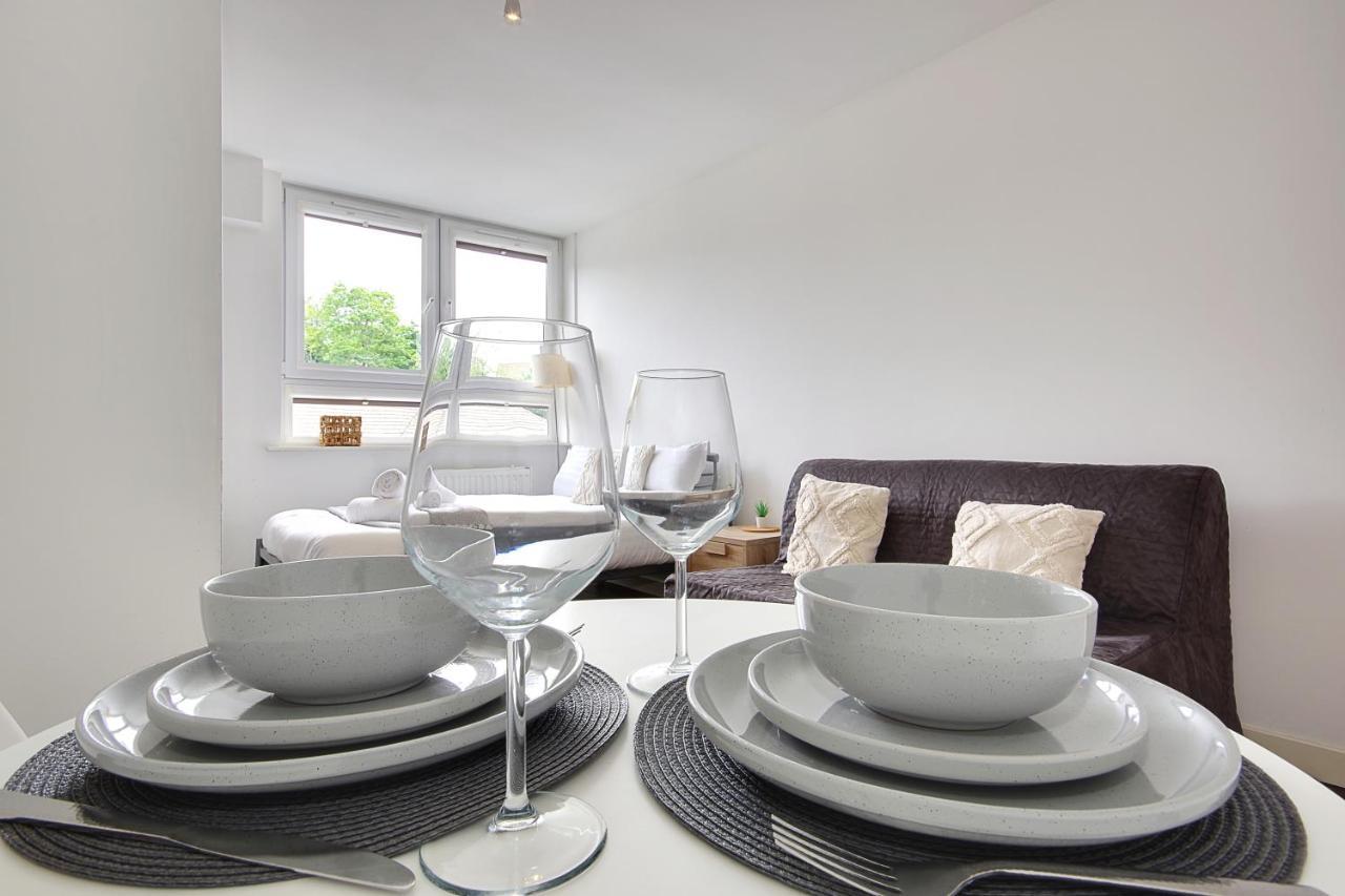 Hill House Holiday Apartments บอร์นมัธ ภายนอก รูปภาพ