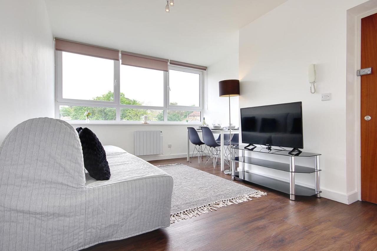 Hill House Holiday Apartments บอร์นมัธ ภายนอก รูปภาพ